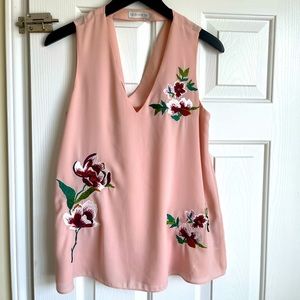 Flower embroidered top 🌺
